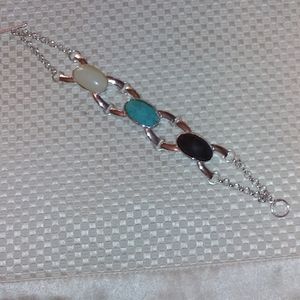 Bracelet 8in. 3 color plastic beads